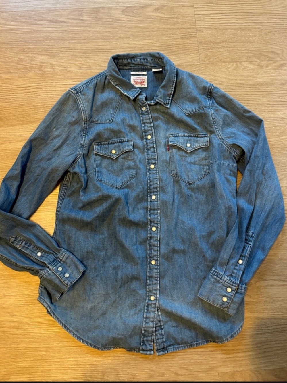 Levi Women’s M Denim Pearl Snap Western Button Down Med Blue Cowboy